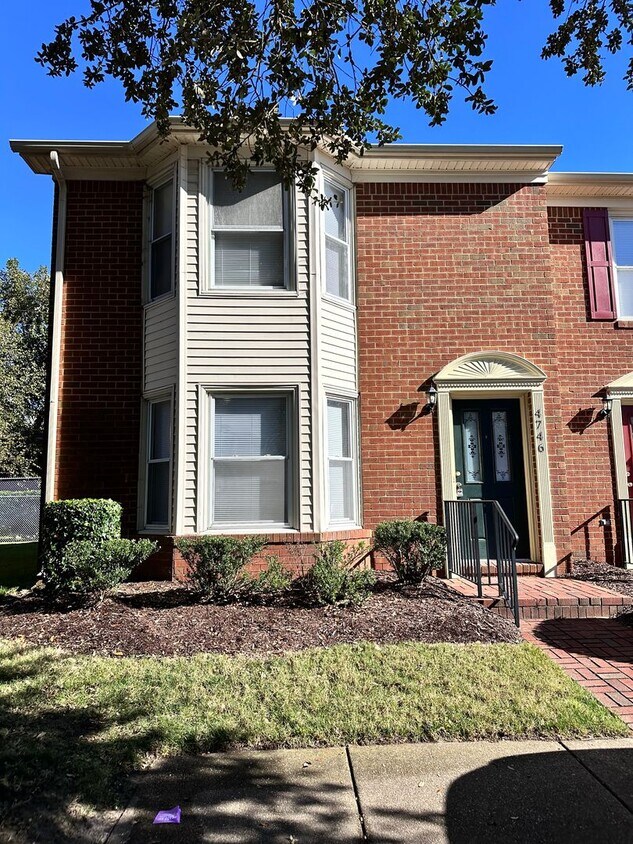 Primary Photo - Beautiful Condo in desired Chicks Beach area