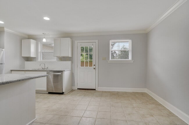 Building Photo - 8120 N Essen Heights Ct