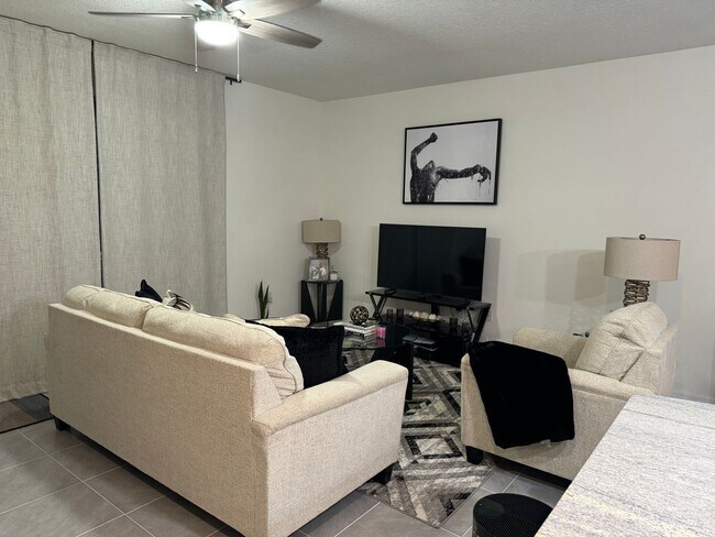 Building Photo - Immaculate Tara Greens Townhome!