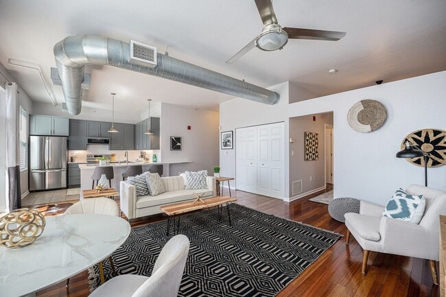 Building Photo - Urban Loft Living in the Heart of Baker W/...