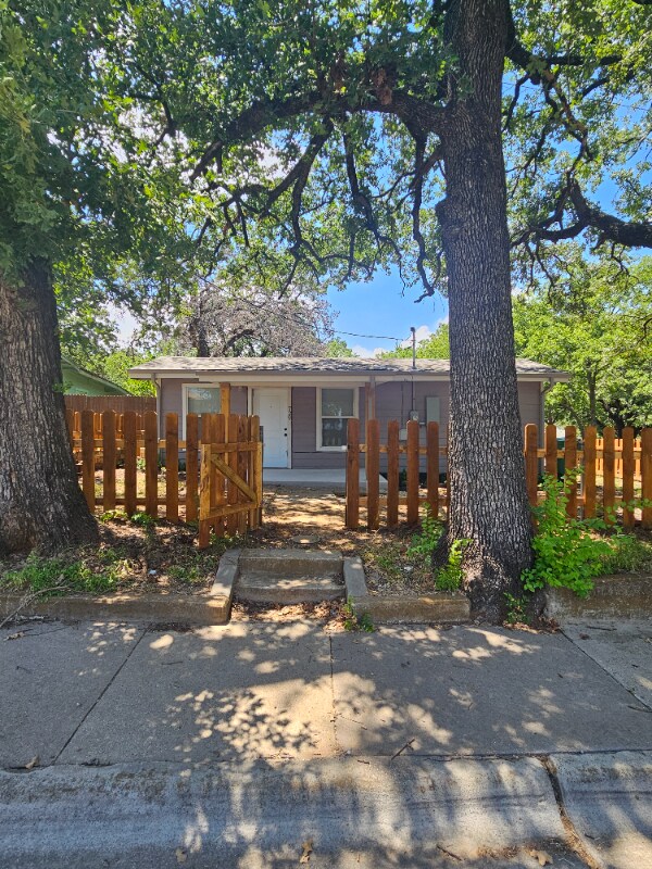 Foto principal - 729 N Ruddell St