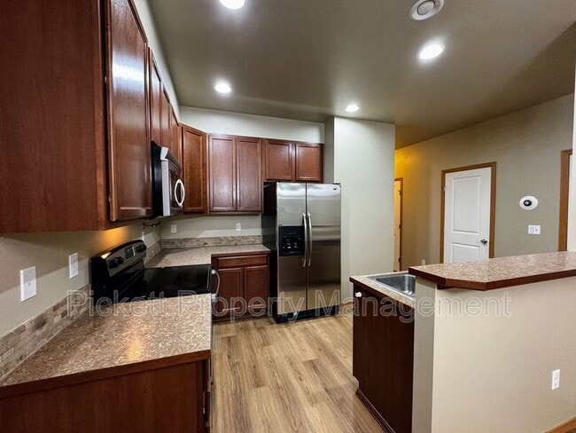 Photo - 136 NE Miramar Cir Townhome