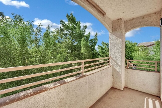 Building Photo - 5655 E Sahara Ave