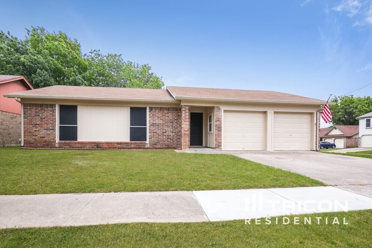 Foto principal - 7500 Cedarhill Road Watauga TX