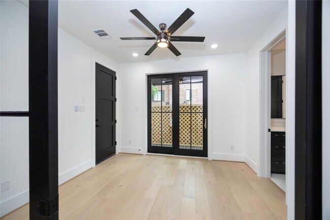 Foto del edificio - 1911 Lauderdale St