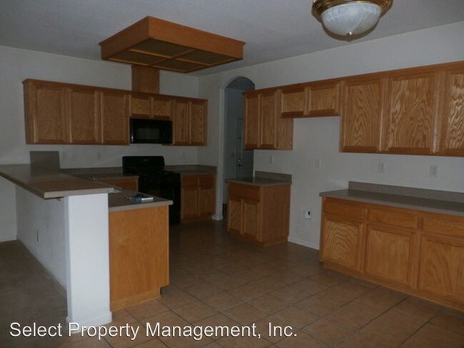 Building Photo - 1090 Randolph Dr
