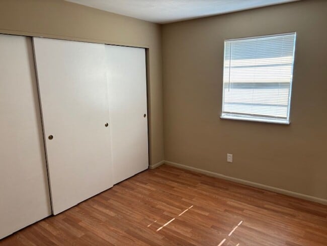 Building Photo - 104 Lee Dr
