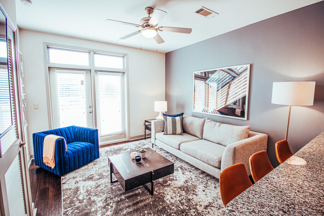 Foto principal - 2400 Charlotte Ave
