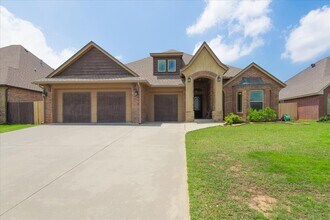 Building Photo - 701 Lindsey Ln