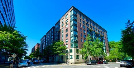 Building Photo - 70 Battery Pl