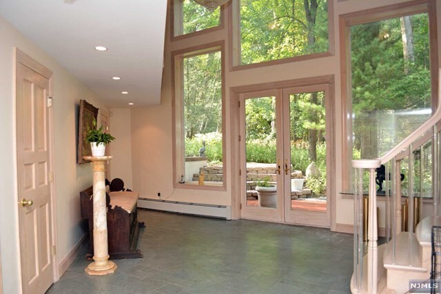Foto del edificio - 27 Sky Meadow Rd