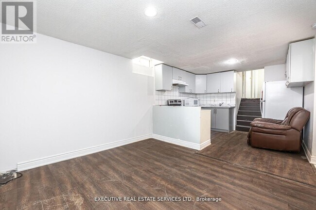 Building Photo - 17 Judith Crescent