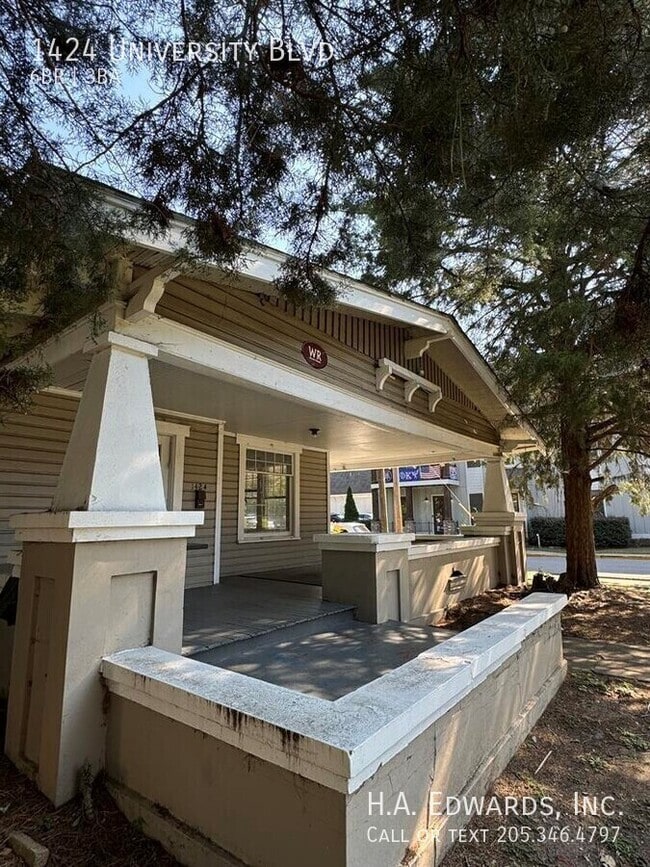 Building Photo - 1424 University Blvd