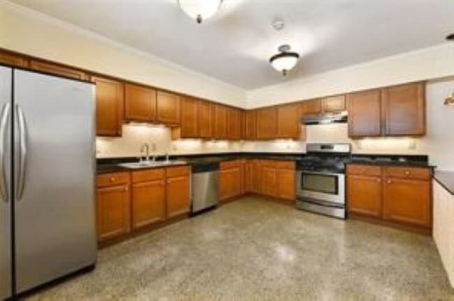 Kitchen - 996 Allen Toussaint Blvd