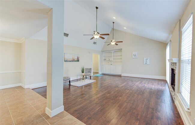 Foto del edificio - 2122 Highland Hills Dr