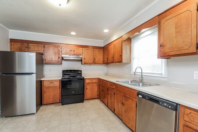 Building Photo - 2124 Foxhunt Dr