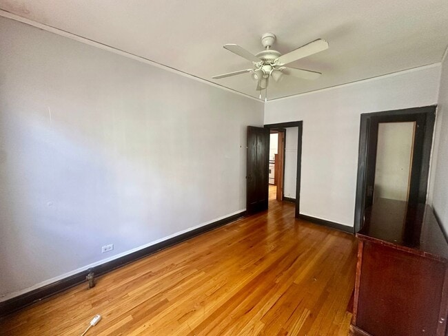 Building Photo - 4830 W Addison St