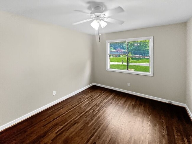 Building Photo - 244 E Haven Dr