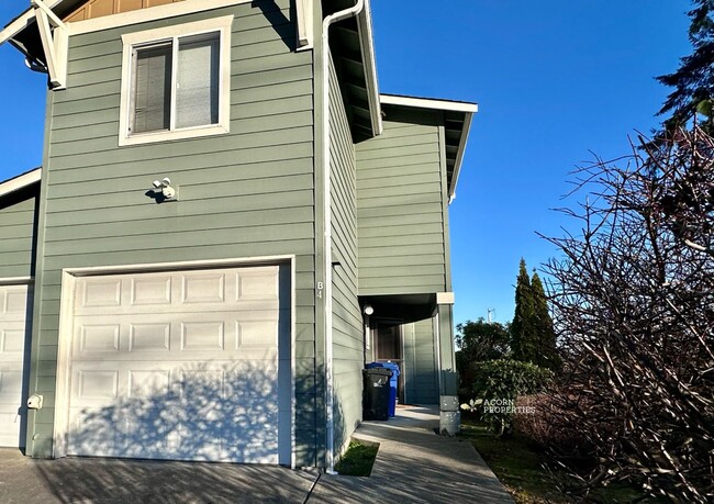 Building Photo - 915 SW Kimball Dr