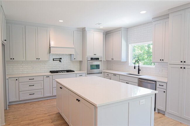 Foto del edificio - 13734 Canal St