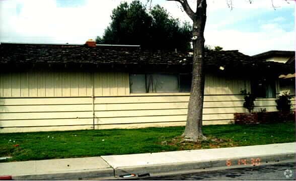 Building Photo - 4652 Canoga St