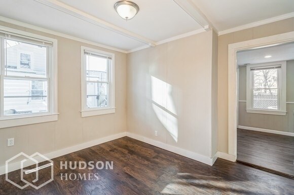 Foto del edificio - NOW AVAILABLE!  - 30 RUTLAND SQ, BROCKTON,...
