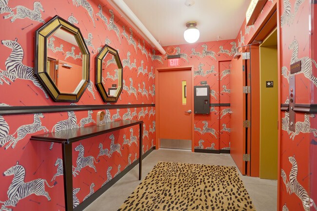 Interior Photo - Margot01