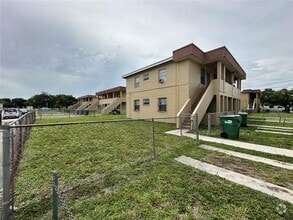 Building Photo - 4725 NW 33rd Ave