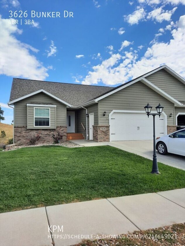 Foto principal - 4 BED | 3 BATH | DOUBLE GARAGE | TOWNHOME ...