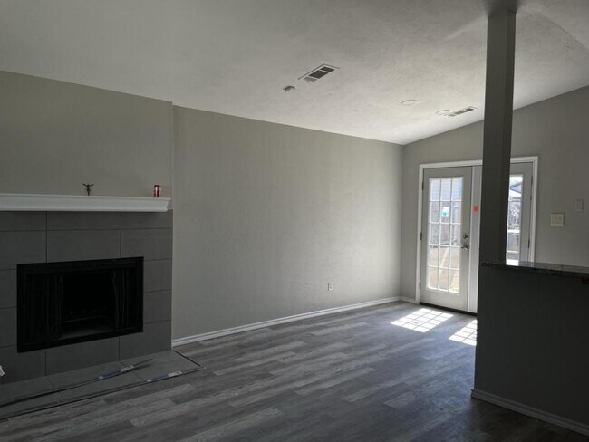 Foto del edificio - 9904 Cedar Mountain Cir