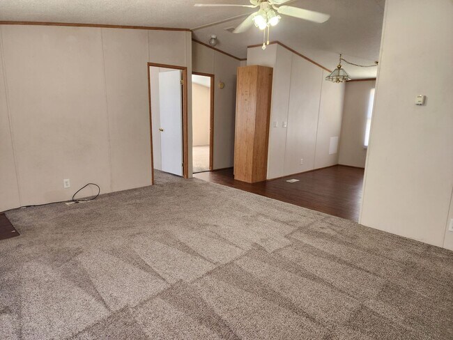 Foto del edificio - 620 S Avenue B