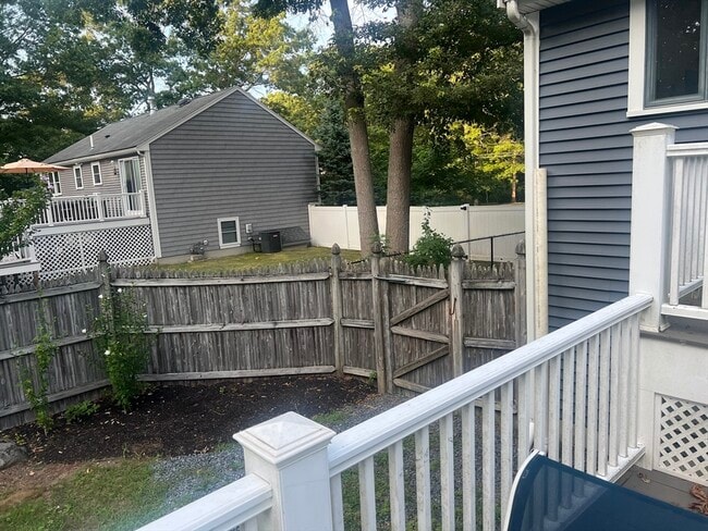 Building Photo - 207 Silverwood Dr