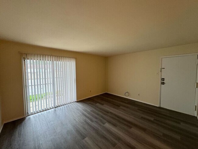 Foto del edificio - 2241 Sedgwick St