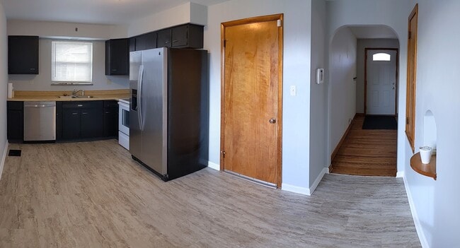 Building Photo - 314 S Forest Ave