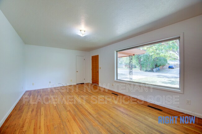 Building Photo - 1504 S Manitou Ave