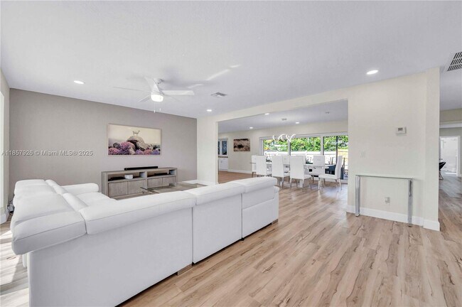 Foto del edificio - 4901 W Park Rd