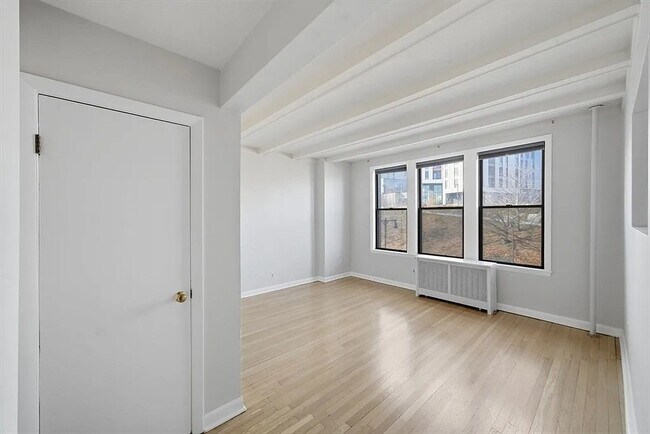 Foto del edificio - 1480 Commonwealth Ave