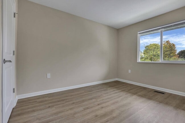 Foto del edificio - Plumly Townhomes