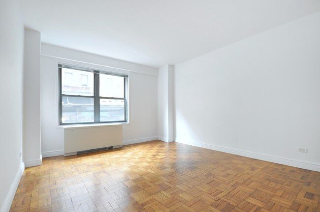 Foto del edificio - 521 E 80th St