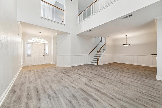 Building Photo - 1911 Bering Dr
