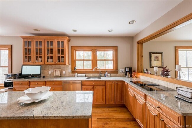 Building Photo - 48 Knapp Ln