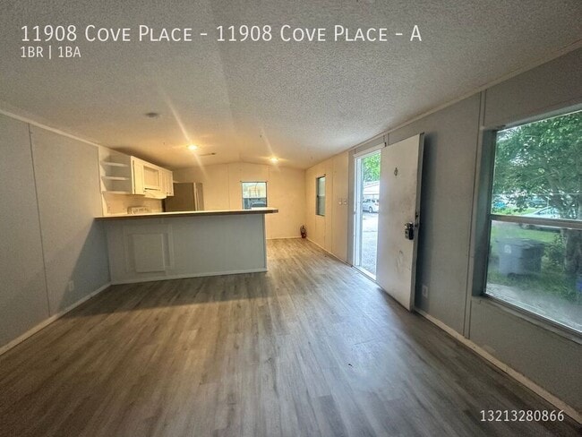 Building Photo - 11908 Cove Pl