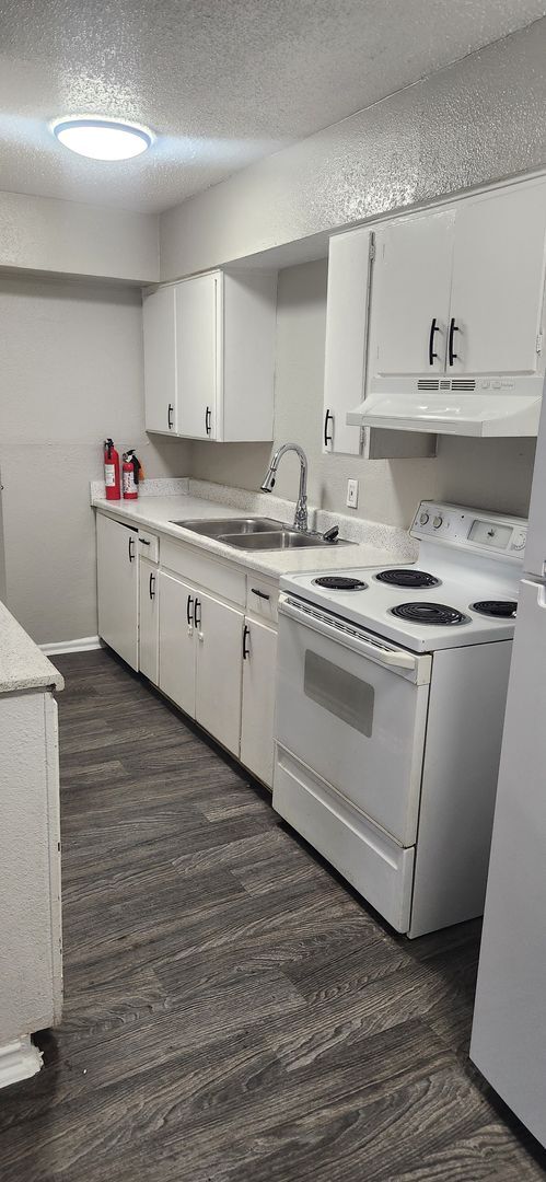 Building Photo - 321 Verne St