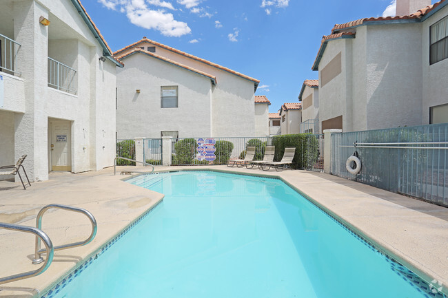 Piscina - Mandalay Bay Apartments