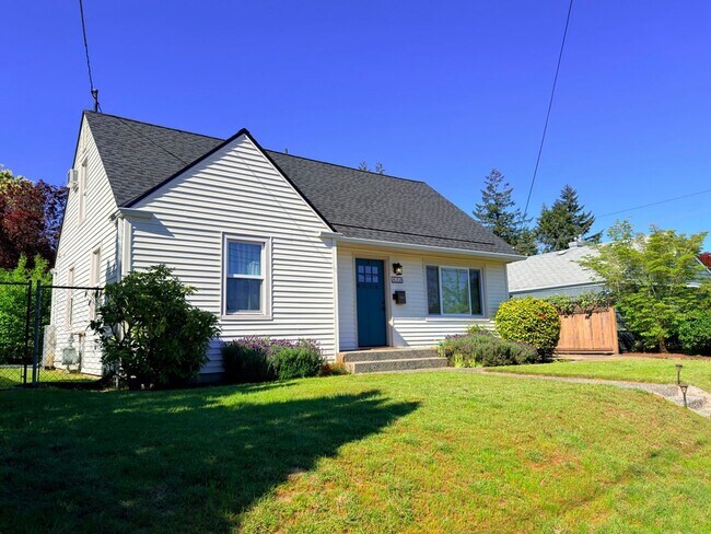 Foto del edificio - Beautiful 4BD | 2BA with Garage and Large Backyard