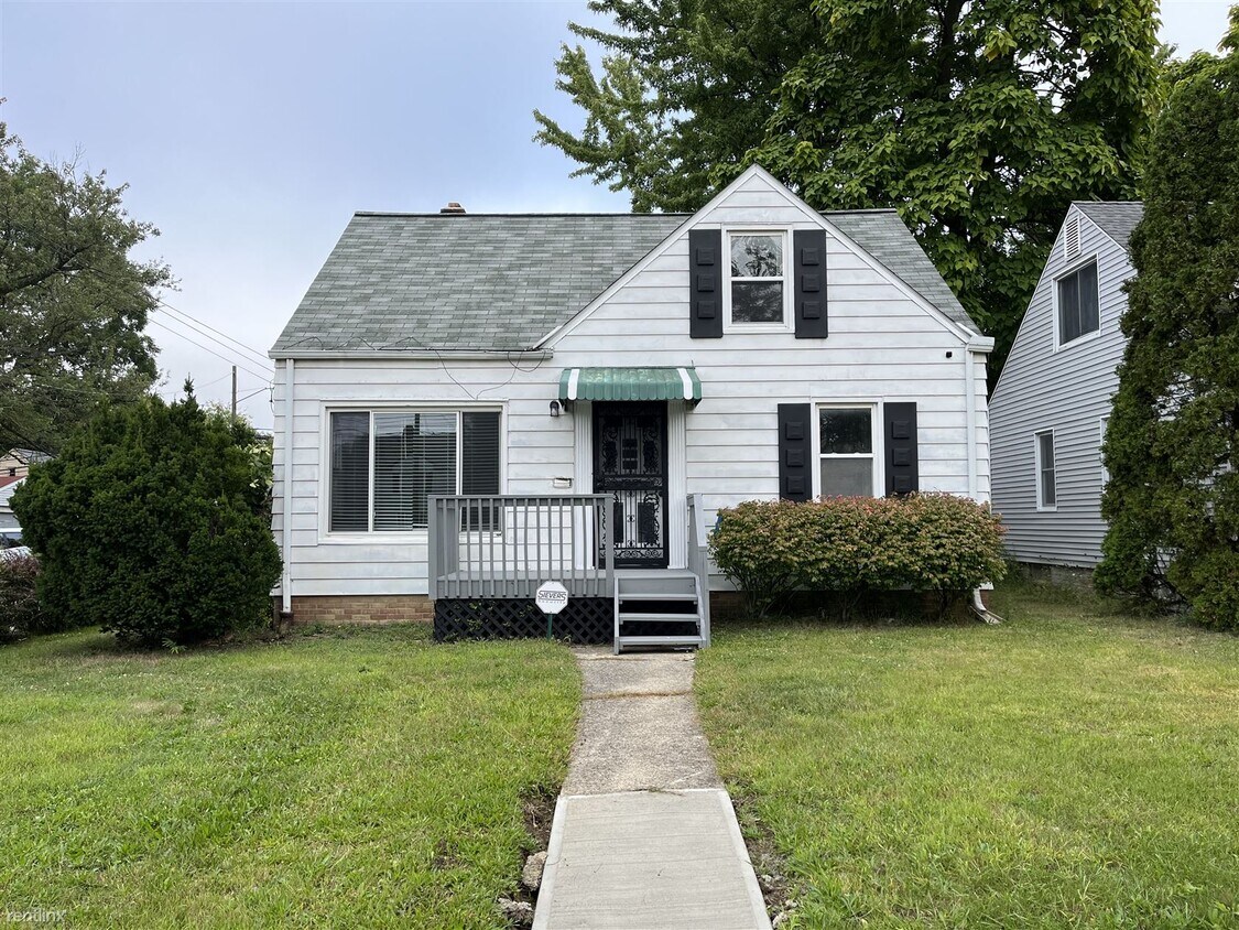 3 br, 1.5 bath House 19707 Harvard Avenue House Rental in