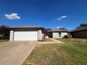 Building Photo - 7808 Mallard Ln
