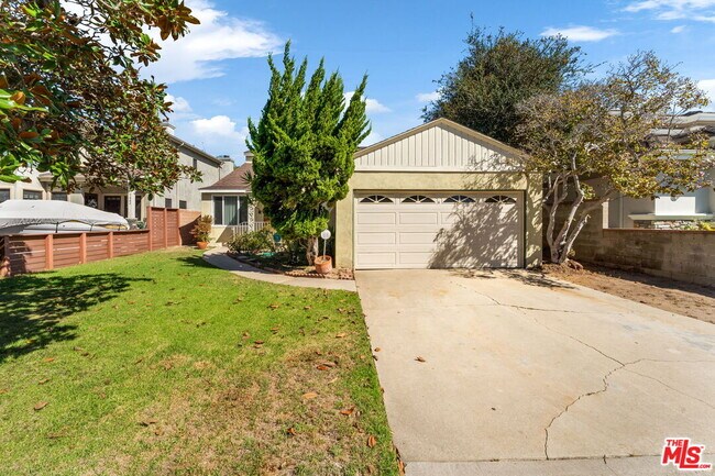 Building Photo - 7466 Denrock Ave