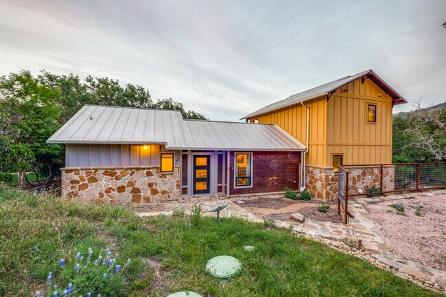 Foto del edificio - Happy Sunshine. Custom and Eclectic Waterf...