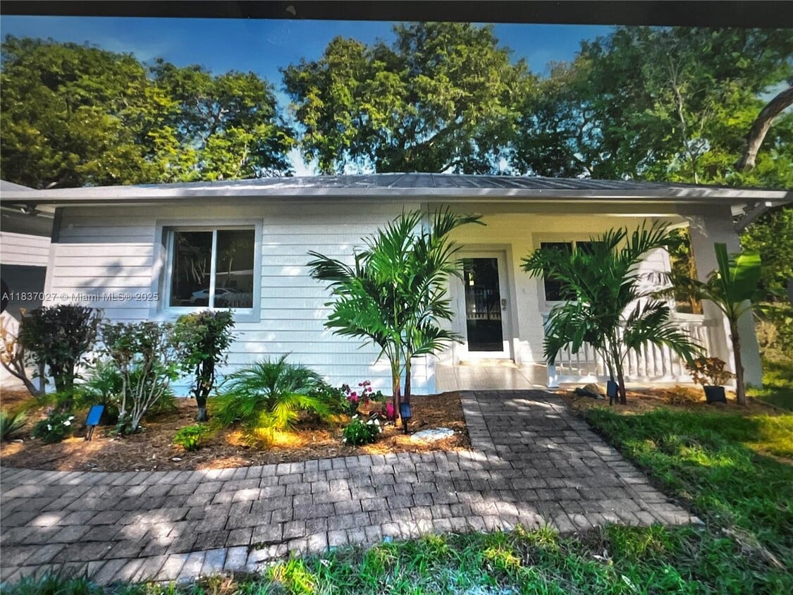 Primary Photo - 4 Transylvania Ave